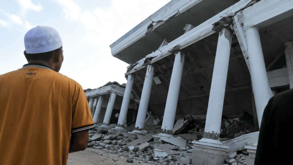 Rumah orang tua mantan Menteri Komunikasi dan Informatika Johnny G. Plate yang ambruk di Manggarai. dok/nttinfo