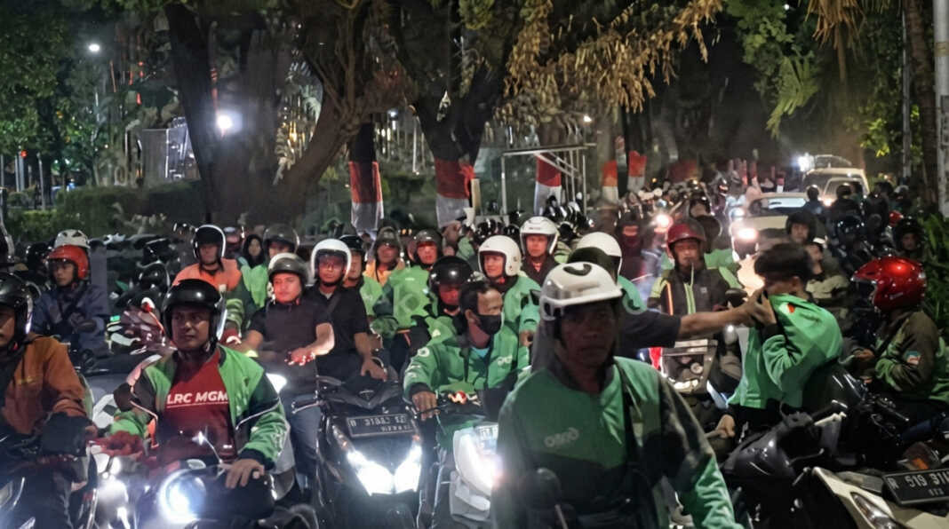 Jalan Mawas Makassar dilarang menjadi lokasi parkir setelah terjadi dugaan penikaman terhadap seorang pengemudi ojek online pada Sabtu (19/9/2026) malam