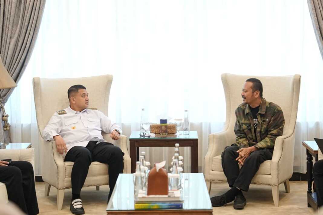 Wali Kota Makassar Munafri Arifuddin menerima kunjungan Koordinator Musik Indonesia Hardinansyah Putra di rujab Wali Kota Makassar