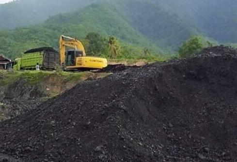 Aktivitas tambang di eks lokasi PT Pasir Walanae Bone disorot setelah truk pengangkut material diduga beroperasi tanpa izin