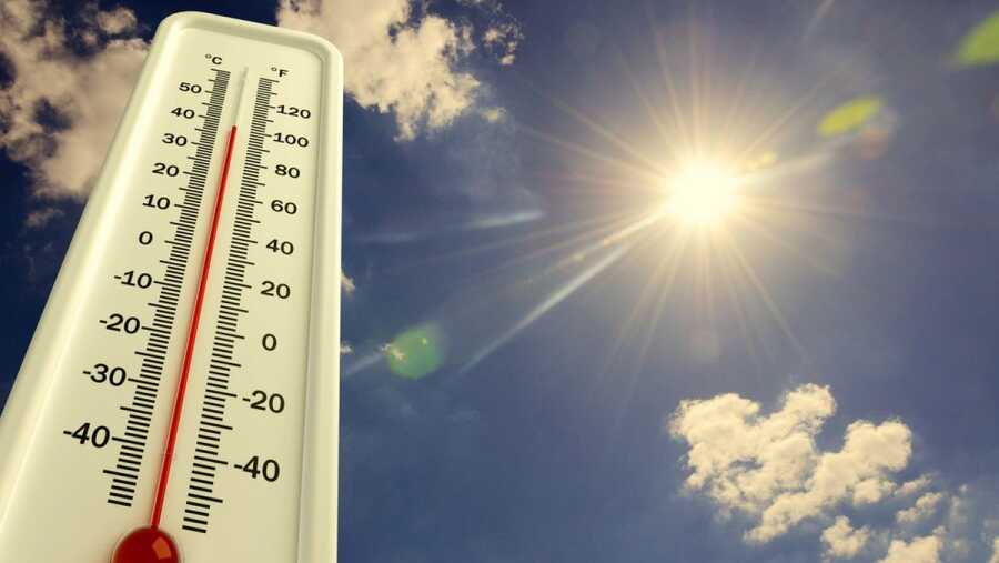 BMKG memperingatkan 10 daerah di Sulsel siaga udara terasa panas hingga 40-45 derajat Celsius pada 10-12 Oktober 2026.