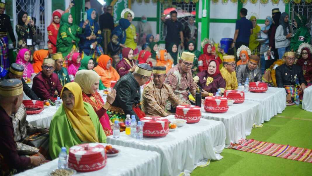 Bupati Bone Andi Asman Sulaiman dan Wabup Andi Akmal Pasluddin menghadiri Mappalisu Sumange dalam rangkaian Gau Maraja Bone 2026