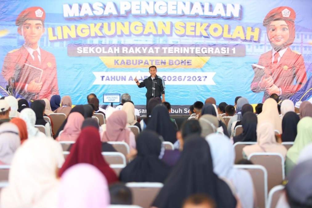 Bupati Bone Andi Asman Sulaiman membuka MPLS Sekolah Rakyat Terintegrasi 1, Jumat (18/9/2026).