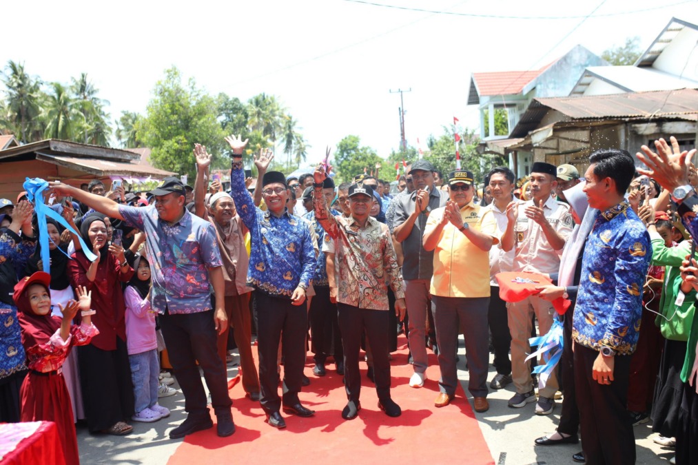Bupati Bone Andi Asman Sulaiman meresmikan ruas jalan Lemo–Pasaka melalui program IJD dengan anggaran Rp8,6 miliar