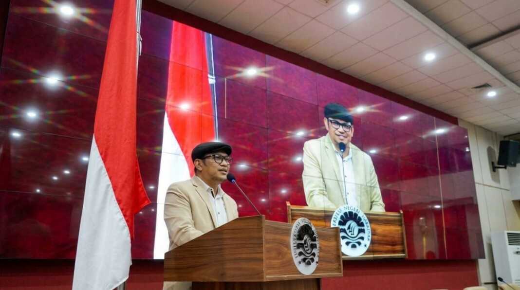 Arifin Manggau menjadi pendaftar pertama bakal calon rektor UNM periode 2027–2031 pada hari pertama pembukaan pendaftaran, Senin (21/9/2026)