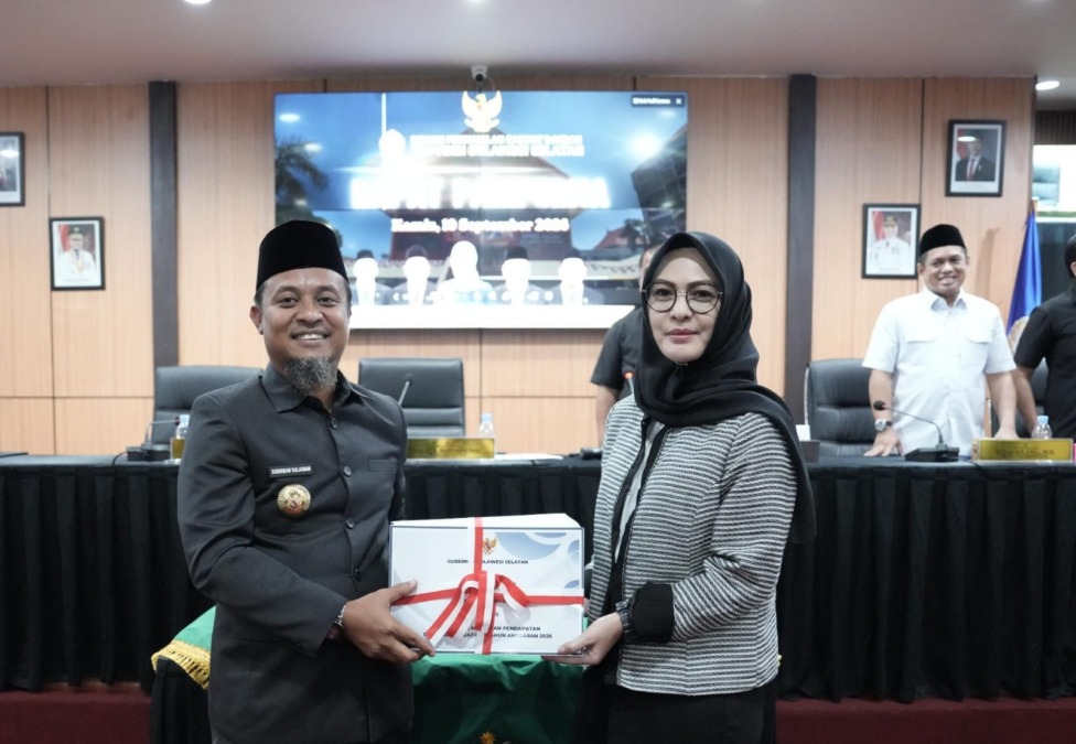 Gubernur Sulsel sebut stok BBM aman. Satgas gabungan diterjunkan selidiki dugaan kecurangan SPBU pemicu antrean panjang kendaraan di Makassar.