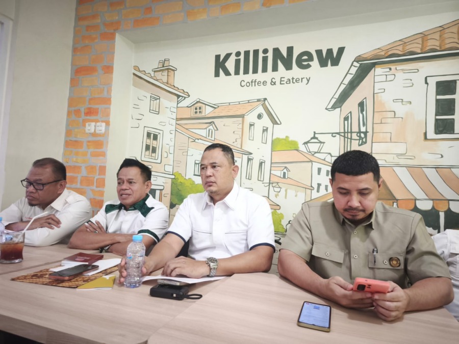 Panitia SC dan OC Musda XV REI Sulsel menggelar keterangan pers di Kafe Killinew, Jalan Haji Bau, Makassar, Jumat (18/9/2026).