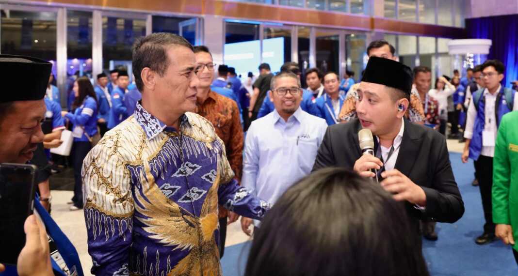 Mentan Amran memastikan stok beras aman hingga panen Maret melalui cadangan Bulog, standing crop, irigasi, pupuk, dan penguatan produksi. Pernyataan itu dikatakan Mentan Amran saat menghadiri peringatan HUT ke-28 Partai Amanat Nasional (PAN) di Jakarta, Jumat (18/9/2026) malam, sebagaimana sampaikan melalui rilis Kementerian Pertanian pada Sabtu (19/9/2026) pagi.