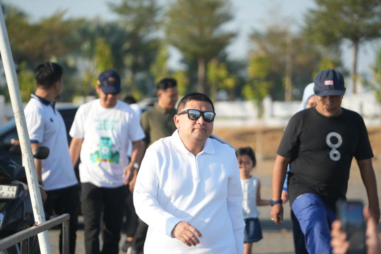 Munafri Arifuddin memimpin aksi bersih-bersih World Clean Up Day 2026 di Panambungan Makassar