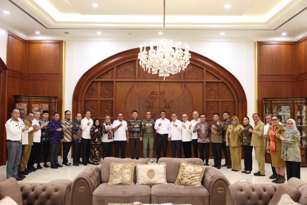 Sebanyak 44 bupati dari 17 provinsi menyatakan kesiapan menyiapkan lahan dan menggerakkan petani untuk program bioetanol berbasis tebu, singkong, dan jagung.