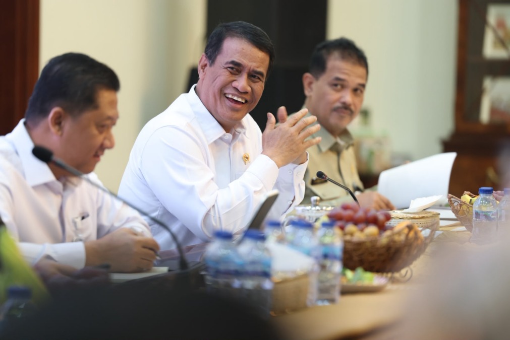 Mentan Amran menyiapkan 2 juta hektare lahan tebu, singkong, dan jagung untuk industri bioetanol yang ditargetkan menciptakan 8 juta tenaga kerja.