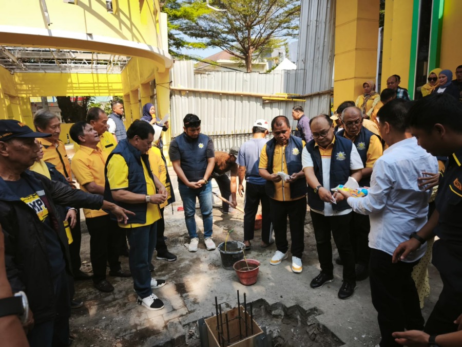 Peletakan batu pertama Gedung AMPI Sulsel di belakang kantor DPD I Golkar Sulsel, Senin (21/9/2026).