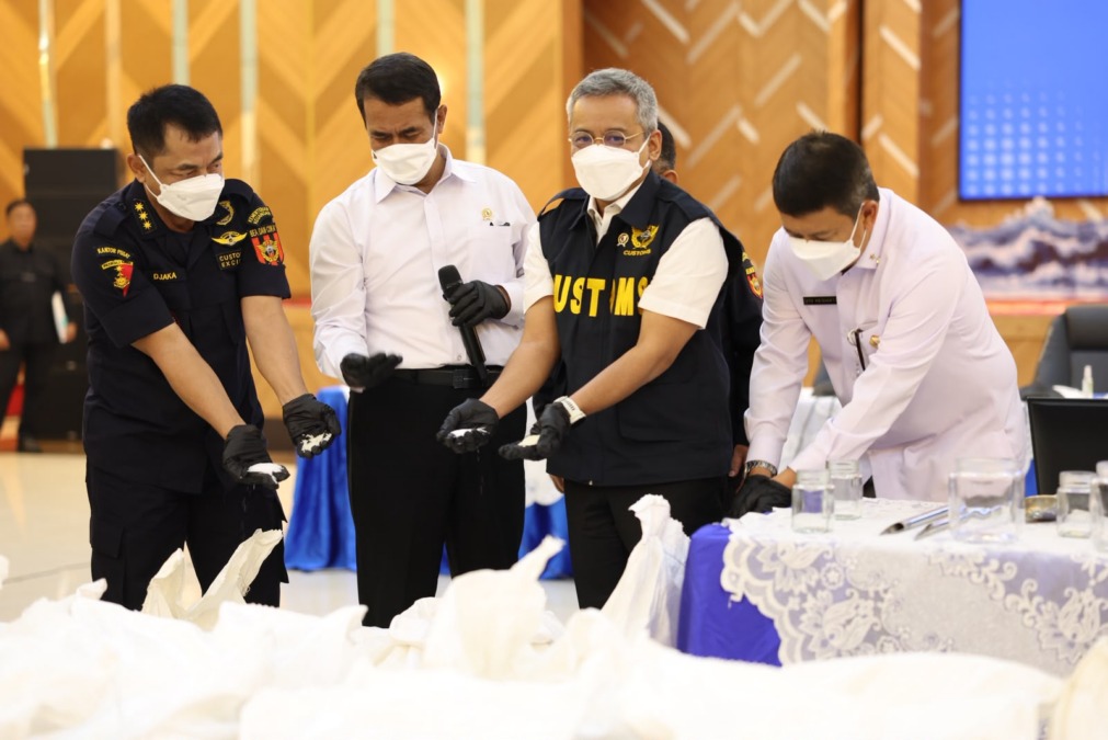 Pemerintah menilai beras ilegal menodai swasembada pangan dan merugikan petani serta konsumen. Amran menyebut 115 juta petani terdampak