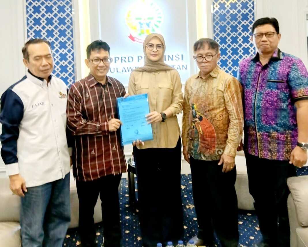 Ketua DPRD Sulsel drg Hj Andi Rachmatika Dewi menerima kunjungan pengurus PWI Sulsel periode 2026–2031 yang dipimpin Ir H Suwardi Thahir MI Kom di Makassar, Kamis (24/9/2026). Pertemuan itu menghasilkan komitmen membuka ruang komunikasi bagi jurnalis untuk mengawal transparansi dan pembangunan daerah, sekaligus membahas dukungan DPRD terhadap modernisasi media dan agenda pengukuhan PWI Sulsel.