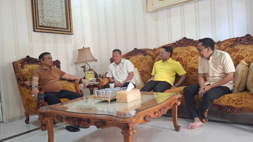 Fahsar M. Padjalangi bersama Plt Ketua Golkar Bone Irwandi Burhan