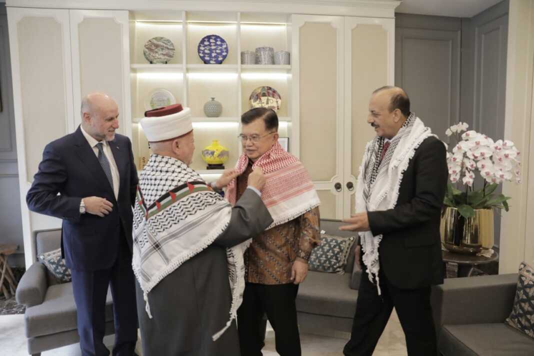 Ketua Palang Merah Indonesia (PMI), Jusuf Kalla (JK), menerima kunjungan kehormatan Grand Imam Masjid Al-Aqsa, Al-Quds, Utusan Khusus dan Penasehat Presiden Palestina Dr. Mahmoud Sudqi Al-Habbash