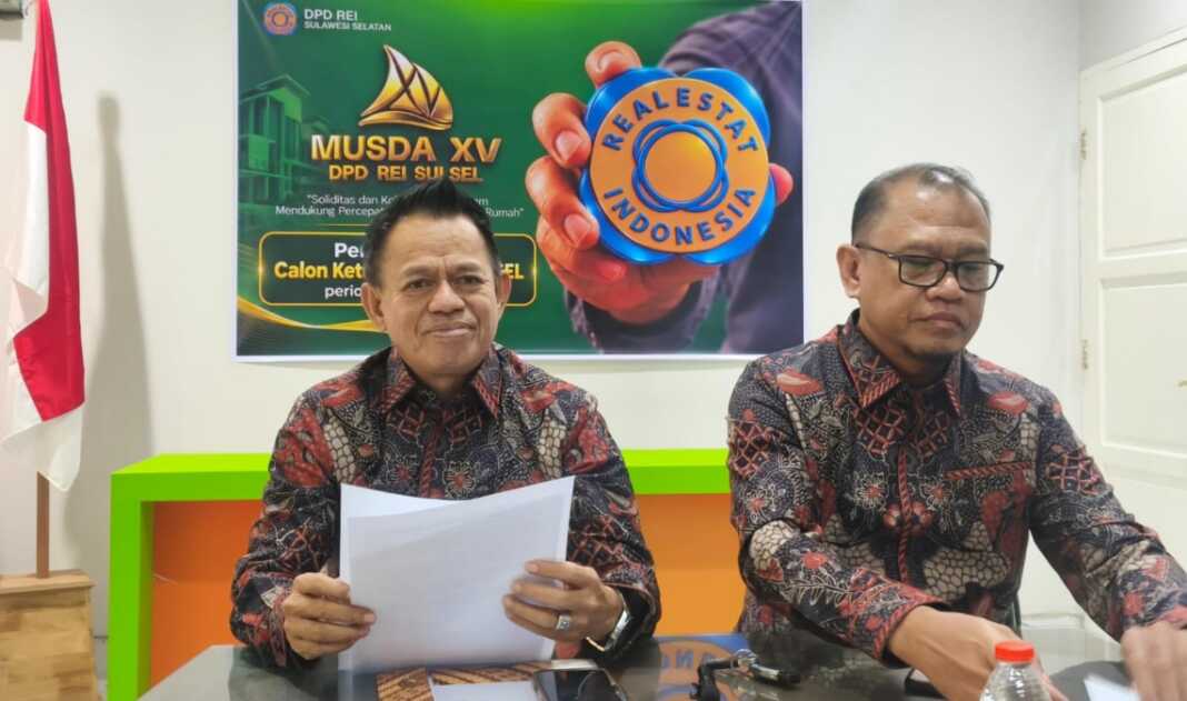 Ketua SC Musda XV REI Sulsel Aldin Bulen dan Anggota SC Simon Rahman, menggelar konferensi pers di Sekretariat REI Sulsel, Rabu (30/9).