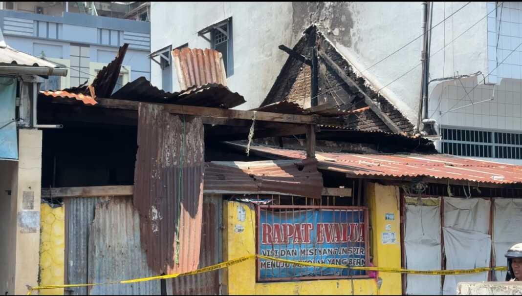 Kebakaran rumah terjadi di Jalan Kubis dekat Pasar Terong Makassar, Kamis (24/9/2026)