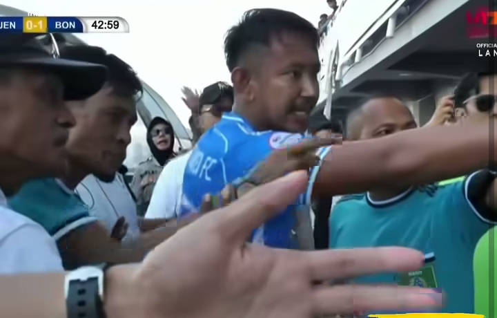 Kontroversi kartu .merah pemain Bone Beramal FC dalam semifinal Piala Gubernur Sulsel 2026, MInggu (21/9/2026)