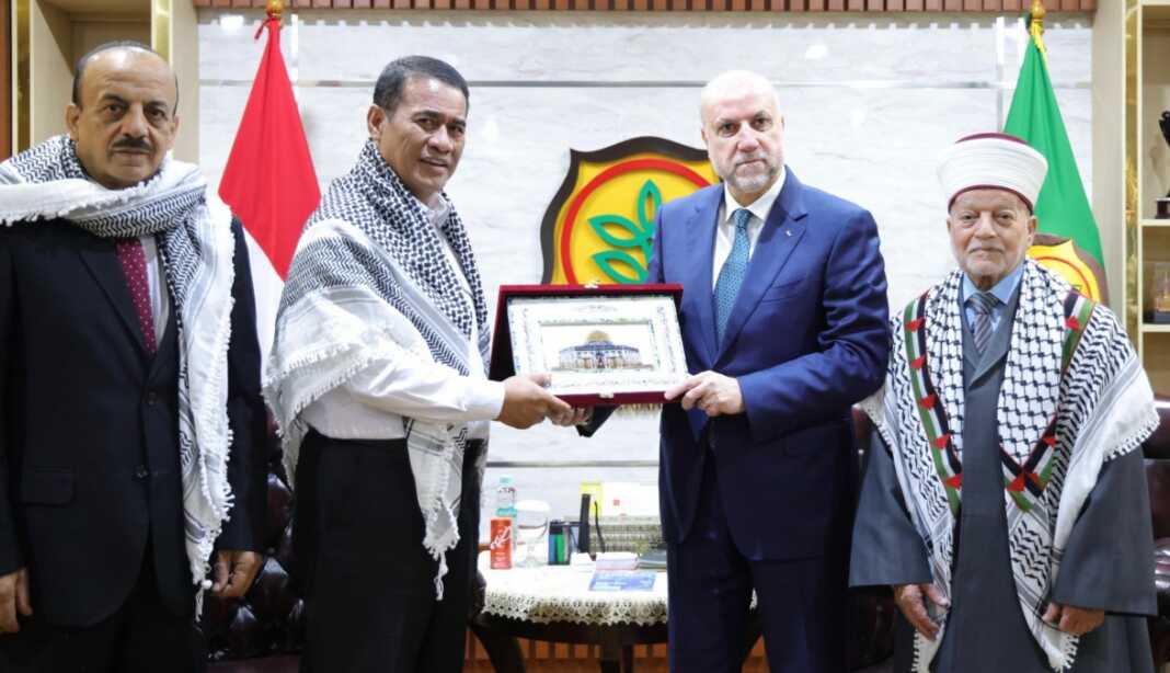 Menteri Pertanian Andi Amran Sulaiman menerima pejabat Palestina, Mahmoud Sedqi Abdalrahman Alhabbash, di Kantor Pusat Kementerian Pertanian, Jakarta, Senin (28/9/2026). Mentan Amran sepakat memberikan beasiswa kepada sekitar 20 mahasiswa Palestina.