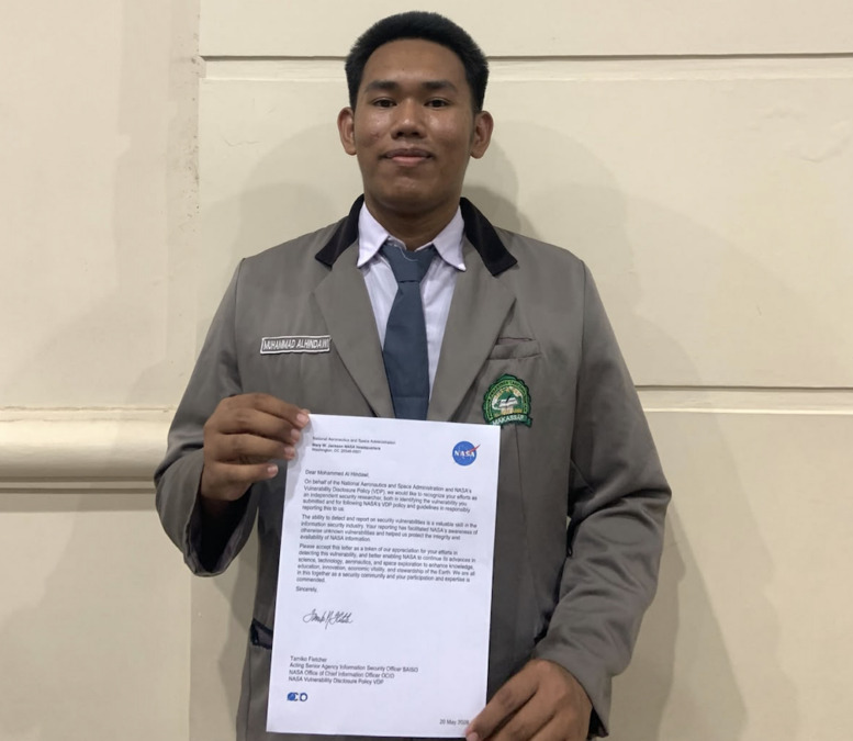 Muhammad Al Hindawi, santri kelahiran 2007 asal Bone, menemukan dua celah keamanan NASA dan satu celah University of Melbourne melalui belajar cybersecurity secara otodidak. Hal ini disampaikan saat mengunjungi kantor SulawesiPos.com, Rabu (16/9/2026)