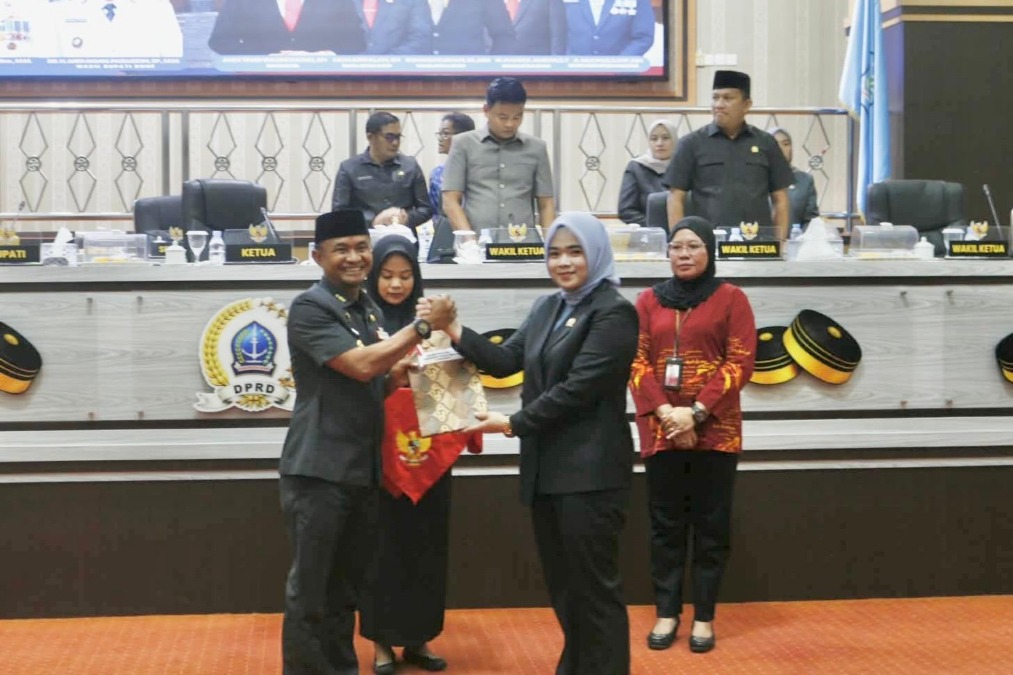 Pemkab dan DPRD Bone membahas tiga Ranperda tentang pengelolaan aset daerah, pembangunan pariwisata 2026–2036, dan jaminan sosial pekerja, Kamis (17/9/2026) malam