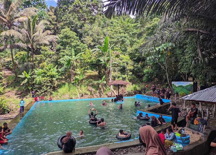 Permandian Banga di Soppeng menawarkan kesegaran air pegunungan. Penulis berkesempatan mengunjungi permandian ini, Minggu (13/9/2026)