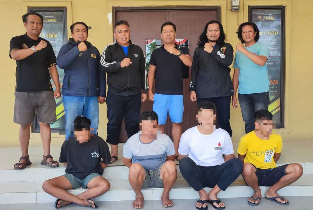 Polsek Lau mengungkap dugaan pencurian tiga ekor sapi di Maros. Empat orang diamankan dan polisi masih mendalami peran masing-masing, Sabtu (19/9/2026)