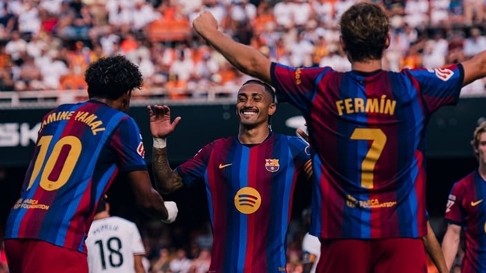 Barcelona menjaga awal sempurna di Liga Spanyol setelah menang 5-0 atas Valencia di Mestalla.