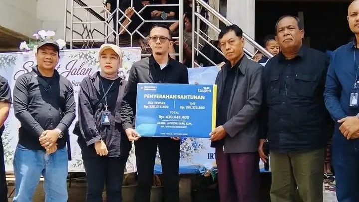 Ahli waris Aprida Rapi menerima santunan Rp420,64 juta dari Taspen setelah ASN Jayawijaya itu tewas ditembak