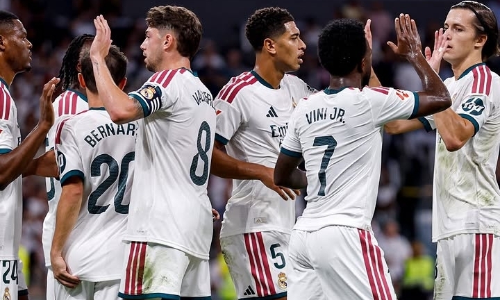 Real Madrid menang 4-1 atas Rayo Vallecano lewat dua gol Kylian Mbappé. Simak kutipan José Mourinho, Beñat San José, dan Bernardo Silva