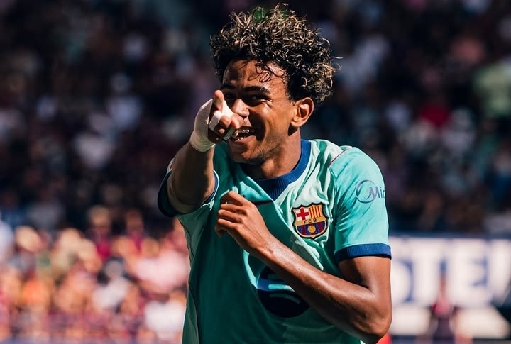Barcelona mengalahkan Levante 4-2 lewat dua gol Lamine Yamal serta gol Xavi Espart dan Karim Adeyemi. Levante sempat memangkas selisih menjadi satu gol pada pengujung laga