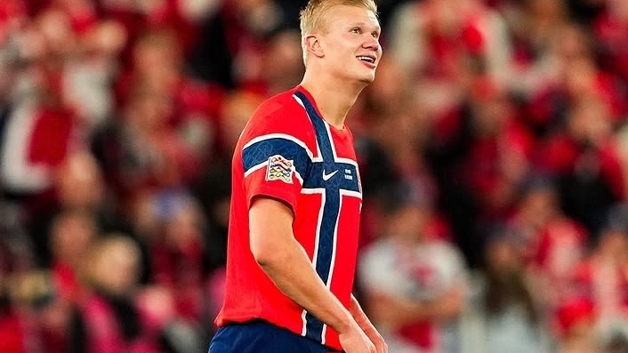 Norwegia meraih kemenangan kompetitif pertama atas Denmark setelah 28 tahun. Erling Haaland mencetak dua gol di Oslo.