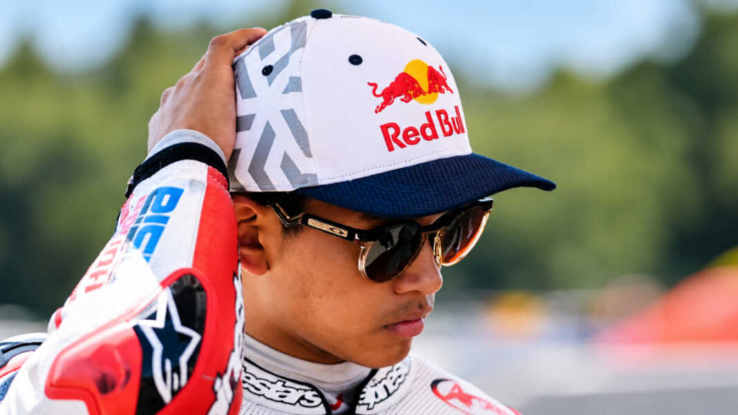 Veda Ega Pratama menatap Moto3 Jepang dengan bekal 100 poin dan dua kemenangan. Balapan utama Moto3 Jepang di Sirkuit Motego akan digelar pada Minggu (4/10/2026).