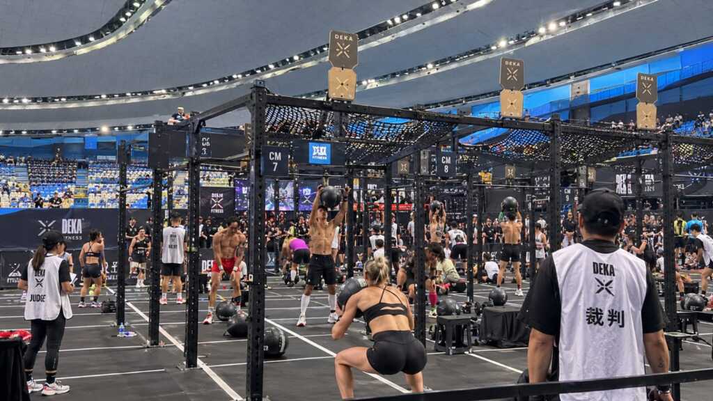 HYROX Pro Women di Beijing, China, yang diikuti evaluasi prosedur setelah insiden. Area terdampak ditutup dan didisinfeksi, sedangkan peralatan terkait dikeluarkan dari arena.