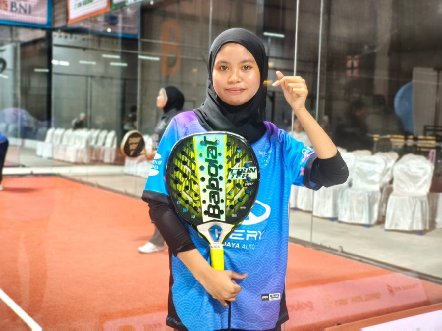 Nurul Fatimah, atlet padel junior yang tergabung dalam tim BOHO dalam Pentas Padel SulawesiPos