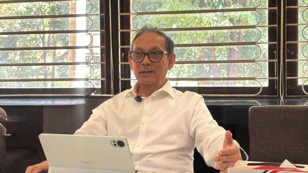 Guru Besar Universitas Hasanuddin (Unhas) bidang Ilmu Ekonomi, Prof. Dr. Abd Hamid Paddu, MA, menilai disiplin fiskal selama kepemimpinan Purbaya kurang sehingga dinilai membahayakan.