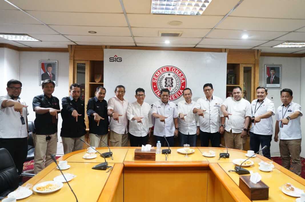 PWI Sulsel menggelar audiensi dengan Dirut PT Semen Tonasa di Pangkep untuk memperkuat silaturahmi, komunikasi, dan peluang kerja sama media dengan perusahaan.