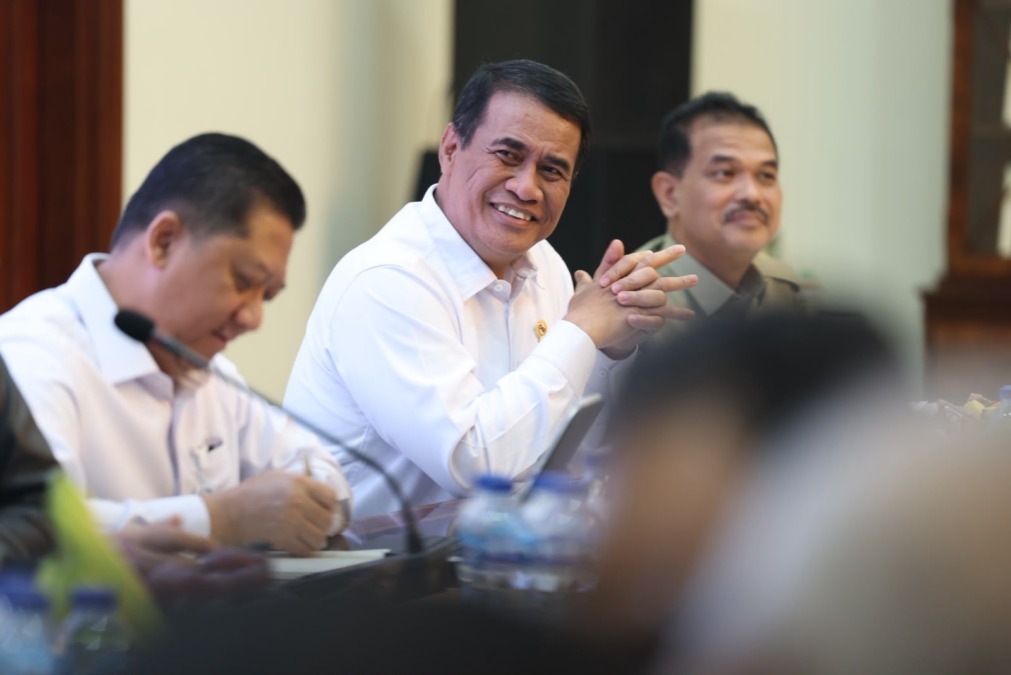 Andi Amran Sulaiman dalam pemberitaan penilaian kinerja menteri dan survei Poltracking 2026