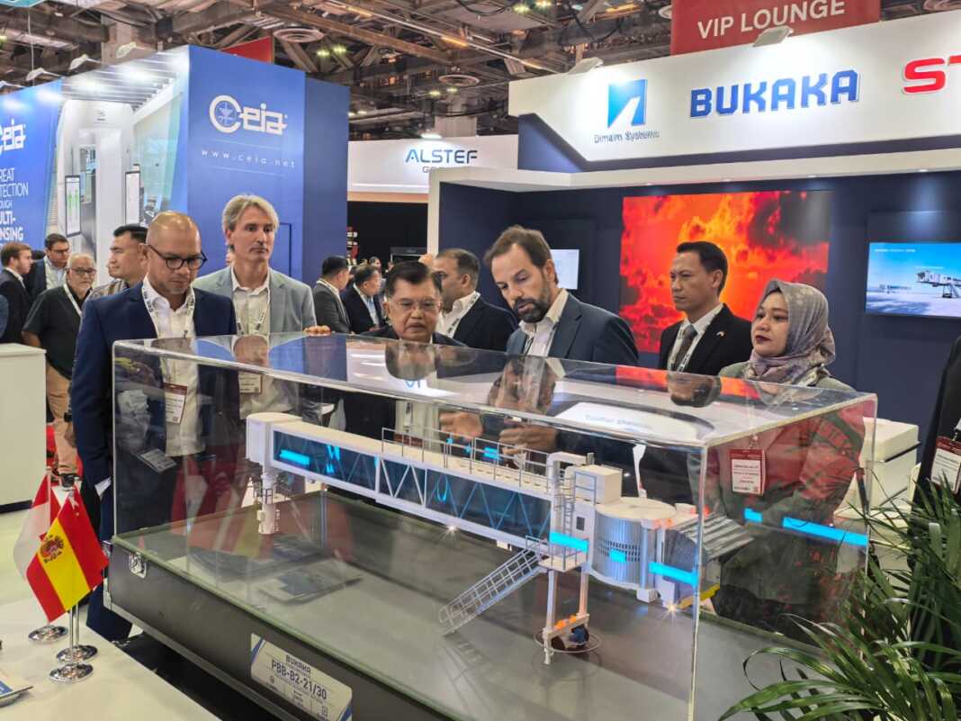 PT Bukaka Teknik Utama Tbk bersama mitra konsorsiumnya dipercaya mengerjakan penggantian 56 unit Passenger Boarding Bridge (PBB) atau garbarata di Terminal 3 Changi Airport Singapore.