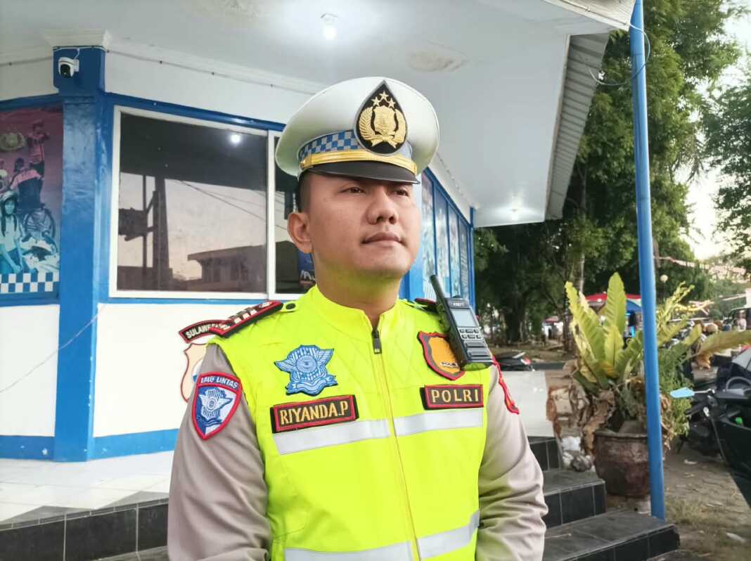 Satlantas Polres Bone menerapkan rekayasa lalu lintas selama Gau Maraja