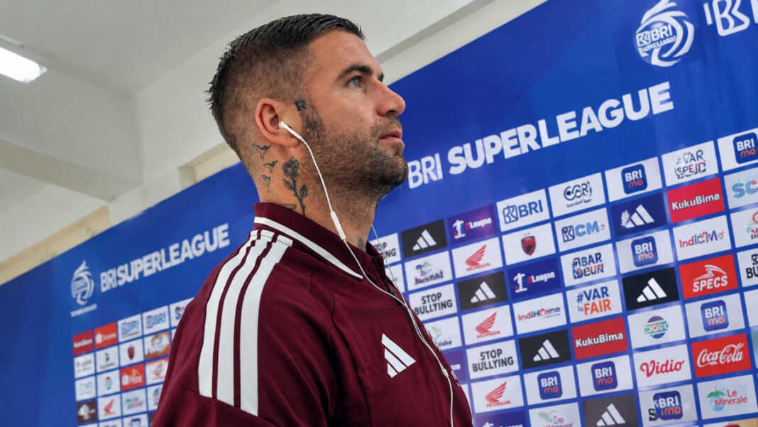 Lars Veldwijk menjalani debut bersama PSM Makassar saat Juku Eja bermain imbang 2-2 melawan Persita pada pekan ketiga Super League 2026/2027 di Stadion Gelora BJ Habibie, Parepare, Sabtu (19/9/2026).