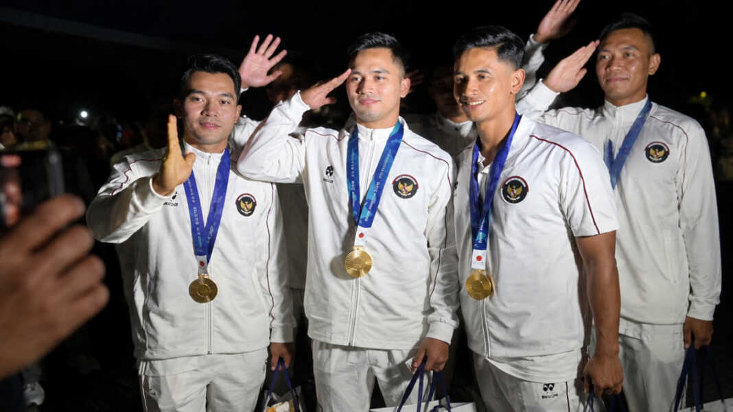 Tim Bulu Tangkis putra Indonesia Setelah mengalahkan China 3-2 dan merebut emas Asian Games 2026