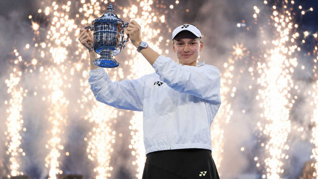 Elena Rybakina mengantongi hadiah US`$5,5 juta atau sekitar Rp96,8 miliar setelah menjuarai US Open 2026. Trofi di New York menjadi gelar WTA ke-14 dan Grand Slam ketiganya