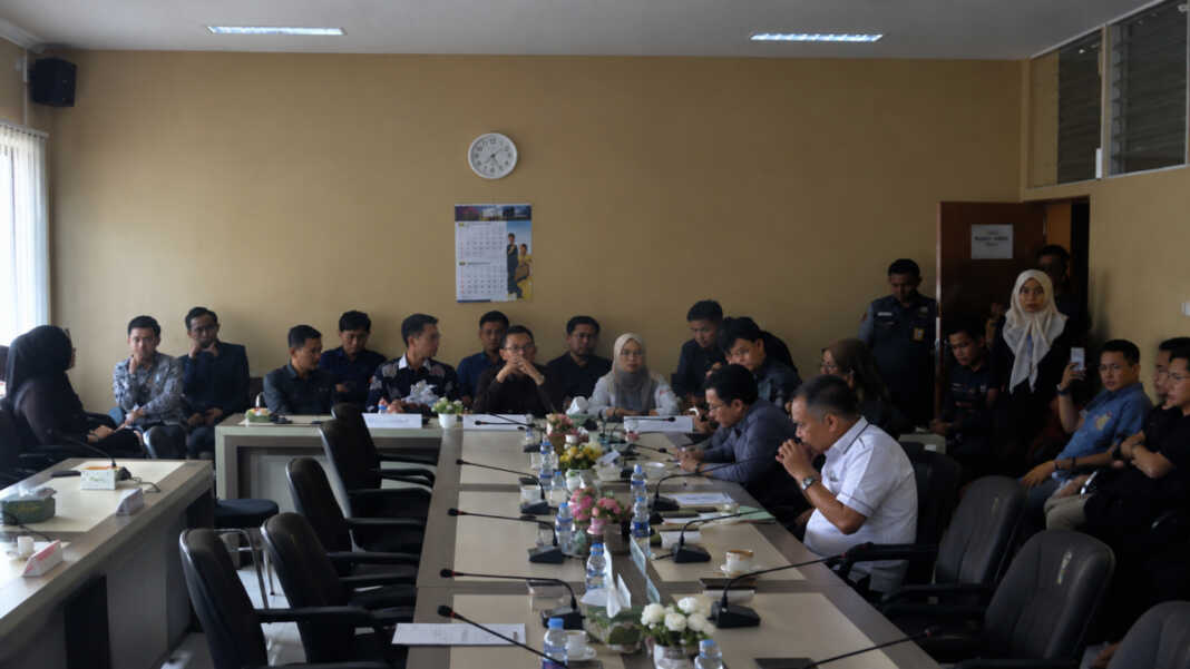 Komisi D DPRD Sulsel saat rapat bersama PLN