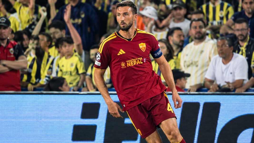 AS Roma memakai jersey “Together for Nepal” saat ditahan Fenerbahce 1-1 pada laga pertama liga Champions di Istanbul