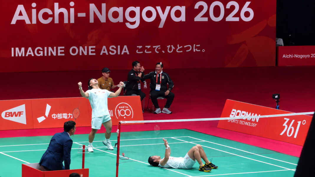 Amri Syahnawi dan Nita Violina Marwah merayakan kemenangan di semifinal Asian Games 2026