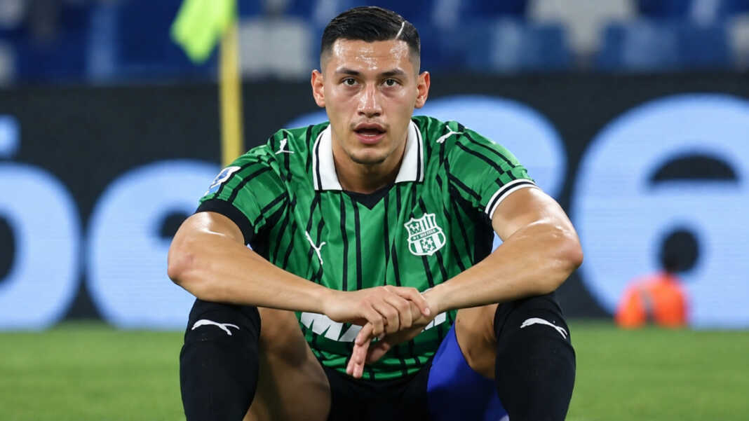 Jay Idzes mengalami cedera otot quadriceps kaki kiri. Sassuolo sebut bek Timnas Indonesia itu berpotensi melewatkan FIFA ASEAN Cup 2026 yang berlangsung 24 September hingga 5 Oktober di Jakarta dan Bandung