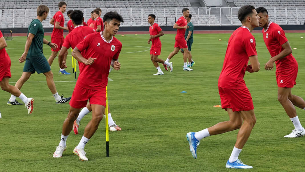 Rizky Eka pada latihan Timnas Indonesia di Stadion Madya Gelora Bung Karno, Jakarta, Selasa sore (22/09)