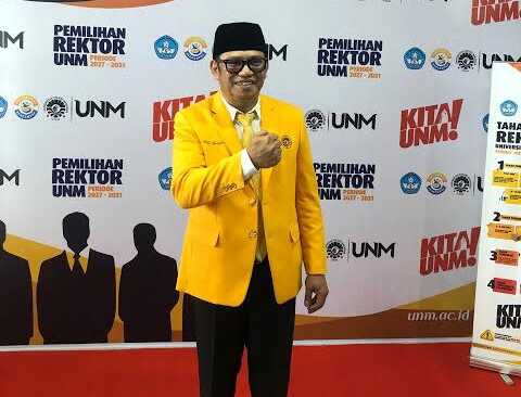 Arifin Manggau maju sebagai bakal calon Rektor UNM 2027-2031. Simak profil, rekam jejak akademik, jabatan, dan kiprahnya di bidang seni.